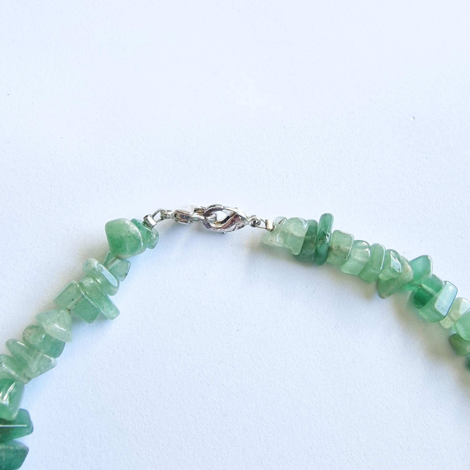 Green Stone Chip Necklace with Donut Pendant – Vintage Style Statement Jewellery